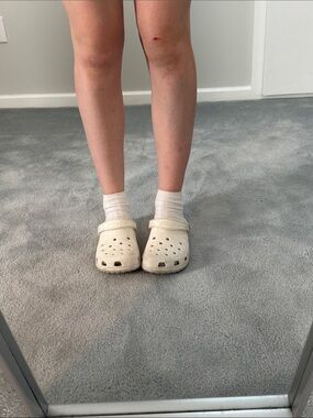 CROCS Classic Clog in Off-White